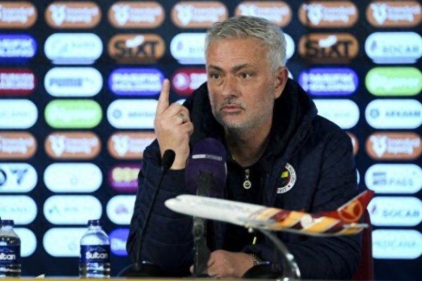 Mourinho: Nếu một huấn luyện viên chết vì triết lý của riêng mình, anh ấy là một kẻ ngốc. Bây giờ hu
